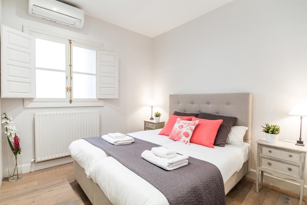 Pyr Select Plaza Santa Ana Apartment Madrid Luaran gambar