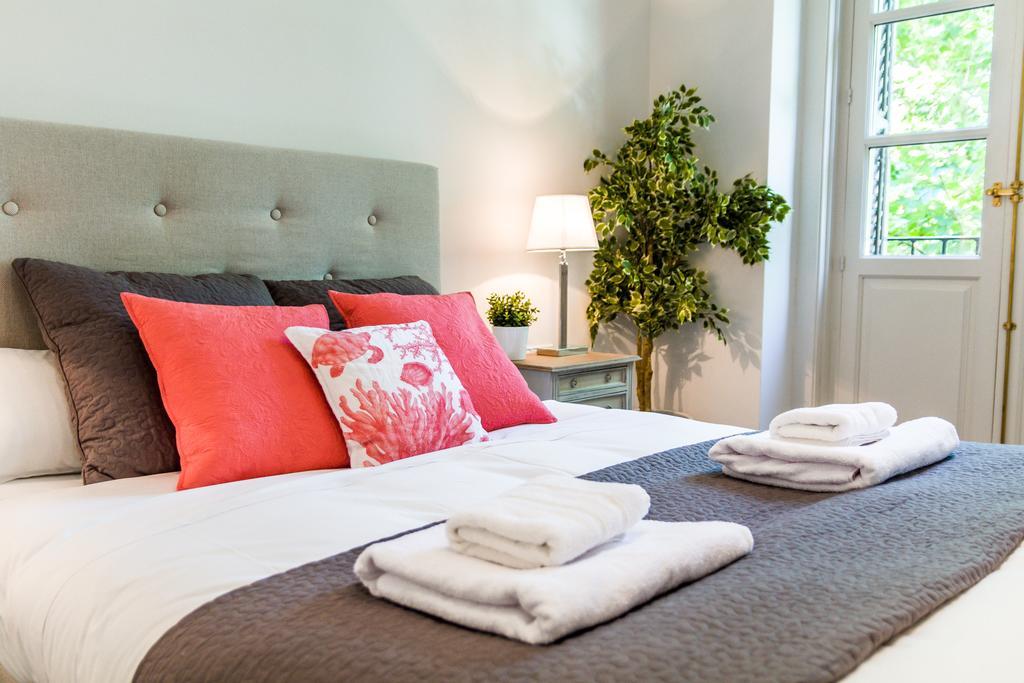 Pyr Select Plaza Santa Ana Apartment Madrid Luaran gambar
